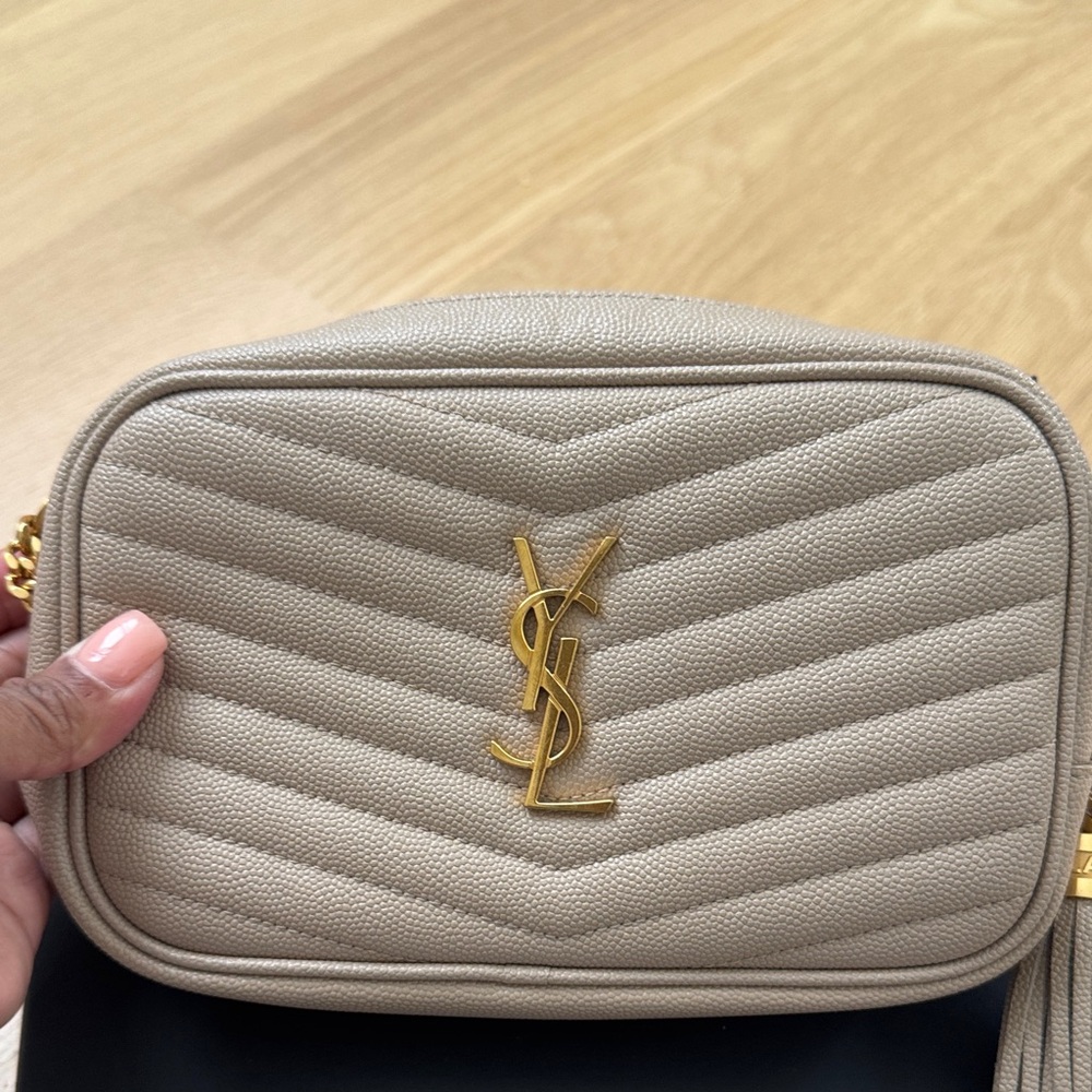 Saint Laurent mini Lou
Used a handful of time/scratches on front logo